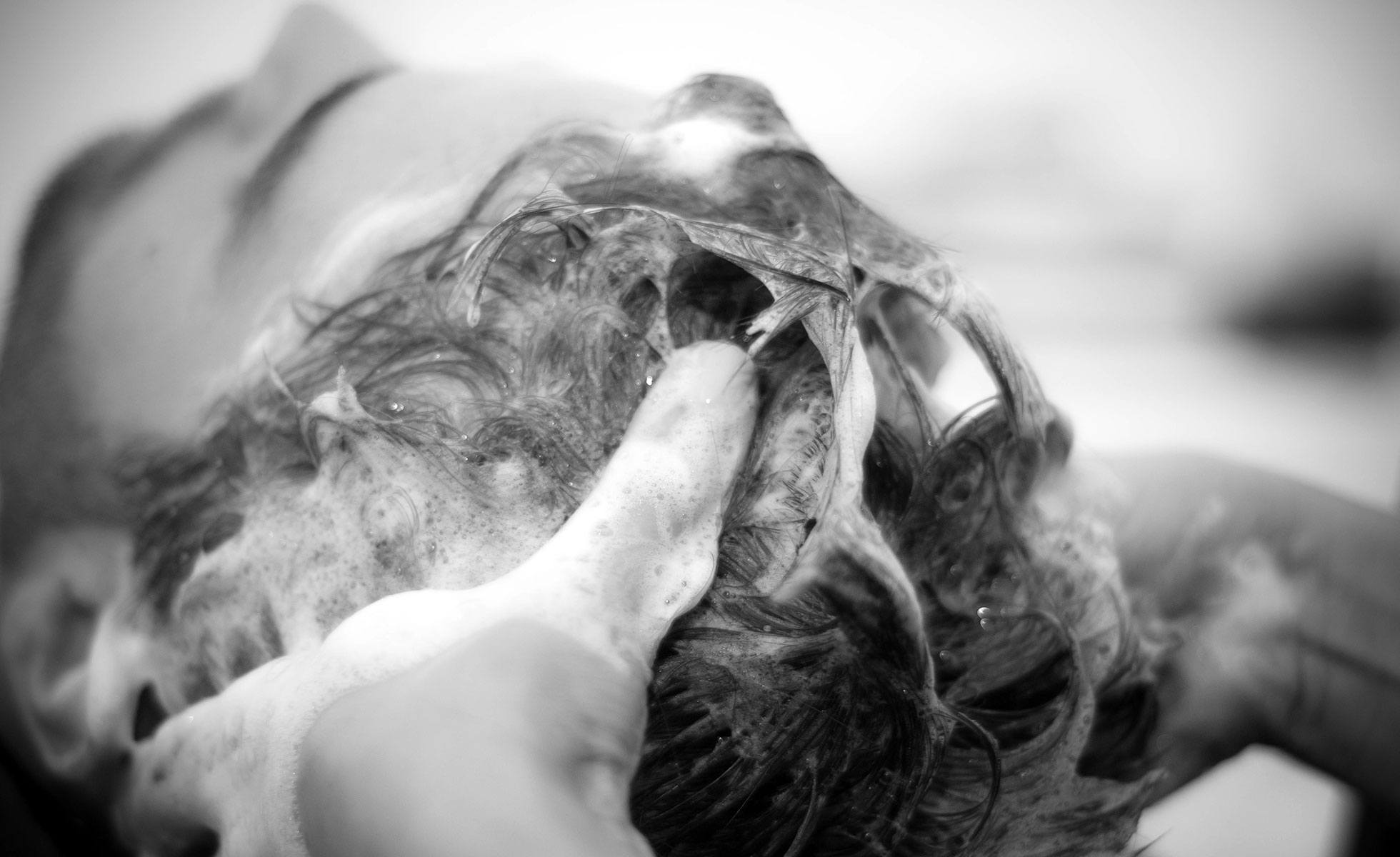 Shampooing hair